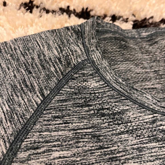 Grey Lulu Lemon swiftly tech - Picture 6 of 6